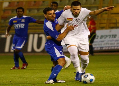 בן שושן (משמאל) קשר 50-50 קלאסי (צילום: וואלה ספורט)