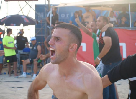 שנה חלומית. סרסור חוגג אליפות (חאדר אניס)