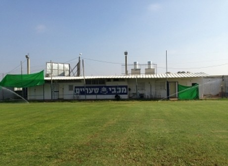 המגרש בשעריים. אולי צריך שומר?