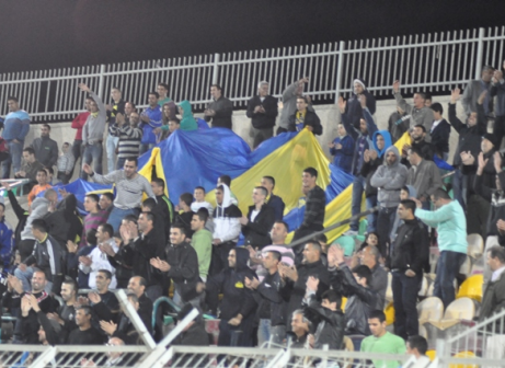 חגגו הישארות. אוהדי פחם (חאדר אניס)