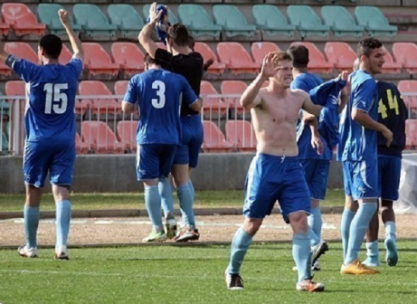 דרך בית הדין לעבודה. זלינגר (בלי חולצה. לירן דורף)