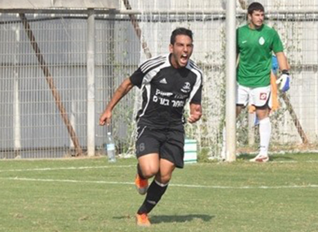 מראד חוגג במדי אסי (צילום: חאדר אניס)