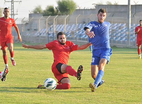 חמיס מנסה לעצור את התקפת צור-שלום (צילום: קובי פורטל)