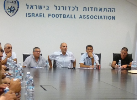 אנשי ההתאחדות לכדורגל