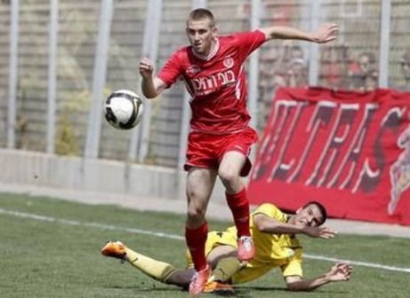 חלוץ הפועל תל אביב. עדן שרם (צילום: וואלה ספורט)