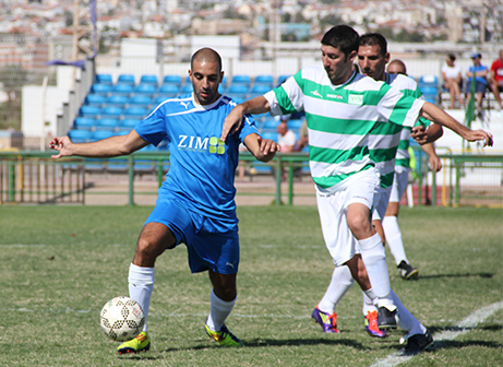 נחברת הדואר בגמר הכדורגל (צילום: מוחמד חאדר אניס)