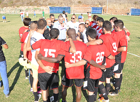 שחקני מגדל העמק (צילום: קובי פורטל)