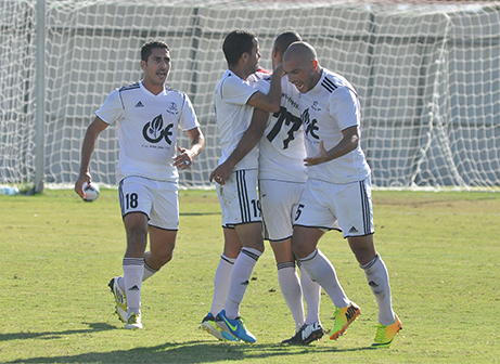 שחקני גלבוע חוגגים (צילום: קובי פורטל)