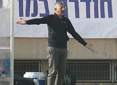 מאמן הפועל אשקלון דני גולן (צילום: לירן דורף)