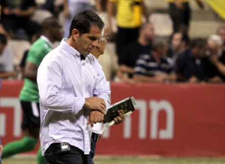 היום יערוך את הבכורה על הקווים, מאמן קריית אתא צדוק מלכה (באדיבות: וואלה)