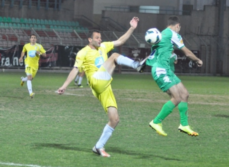 סולימאן בצהוב (צילום: חאדר אניס)