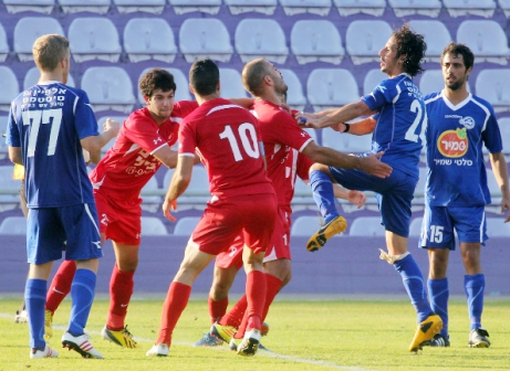 התנהגות בעייתית. מרעב תוקף את צמח (לירן דורף)