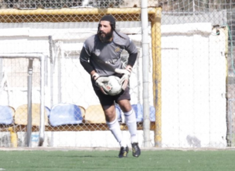 יעלה לשחק עם כיפה. שוער רואי חשבון, אבי כהן (קובי רוזן)