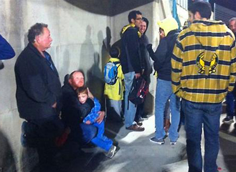 אבא, אוהד נתניה, מגן על בנו (באדיבות: ספורט 5)