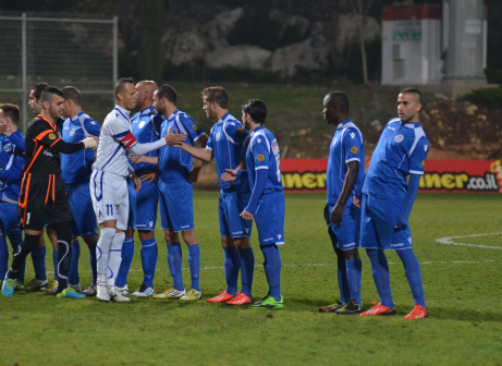 שחקני עפולה (צילום: קובי פורטל)