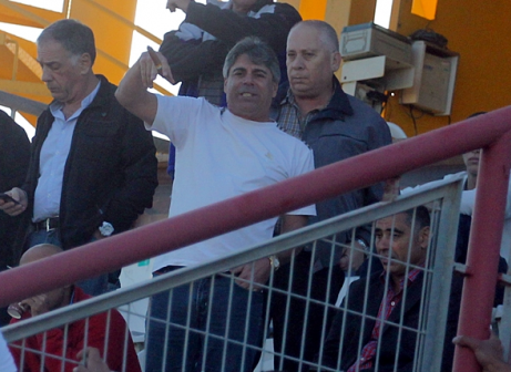 אזגי לא מתרגש מאוהדי פ