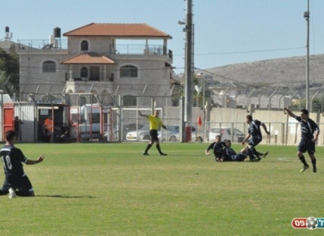 שחקני אום אל גאנם (צילום: מוחמד חאדר אניס)