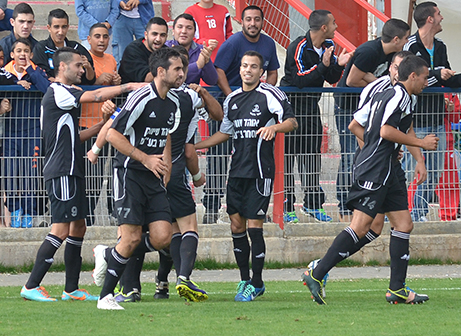 שחקני אסי גלבוע (צילום: ארנון לוי)