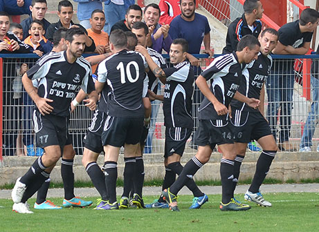 שחקני אסי גלבוע (צילום: ארנון לוי)