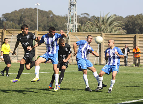שחקני אולגה ונהריה (צילום: שלומי גבאי)