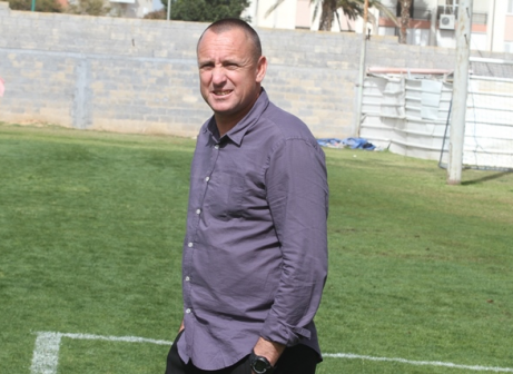 מאמן הרצליה טל בניה (צילום: שלומי גבאי)