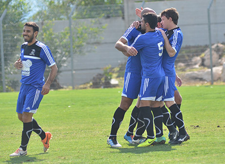 שחקני מגדל העמק (צילום: קובי פורטל)