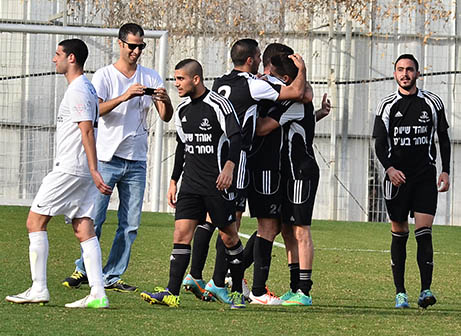 שחקני גלבוע, לא ריחמו על כפר קנא (צילום: ארנון לוי)