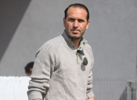 פוצח בקריירה בבוגרים. אילוז אתמול באולגה (שלומי גבאי)