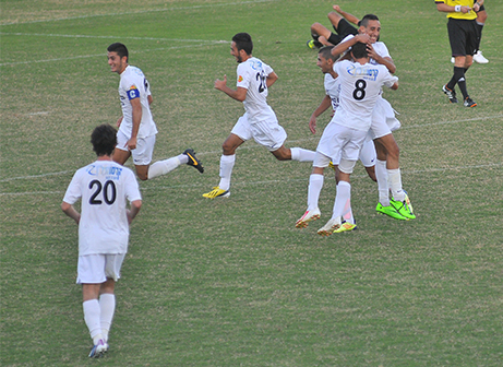 שחקני הרצליה (צילום: קובי פורטל)