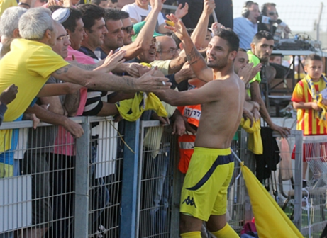 גיבור המחזור, קובי נחמיאס (לירן דורף)