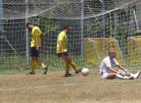 רק 8 שחקנים. שחקני פרדס כץ לאחר עוד שער (אלי שמואלי)