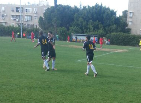 שחקני צור שלום חוגגים (שי חדד)