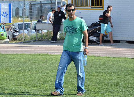 מאמן טבריה, מוריס אוזן (ארנון לוי)