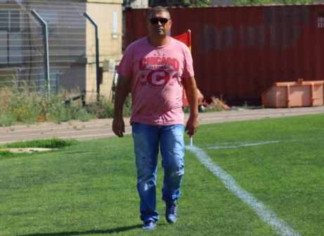 מחפש מאמן. זוהר יצחק (עודד חסין)