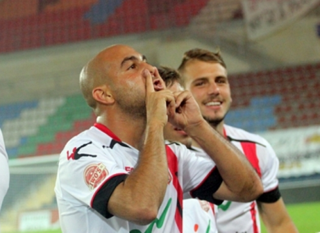 התמונה הטובה. ג'ורג' מפעיל את האוהדים (לירן דורף)