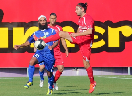 עונה מעורבת. אטיאס (באדום) במשחק נגד יפו (לירן דורף)