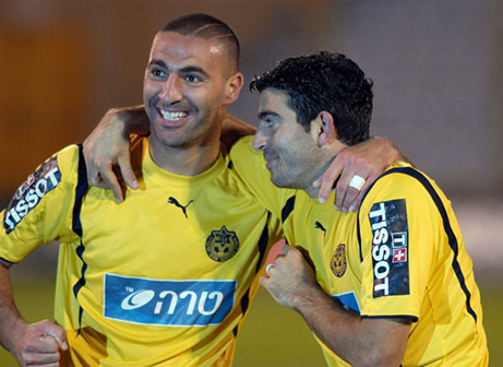 מלכה (משמאל) (וואלה)