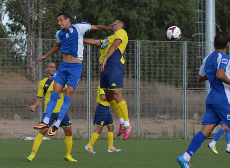 בוארון בכחול מנסה להגיע לכדור (ולדי מוסייב)