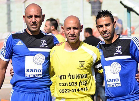 בני (מימין) ושחר סימן טוב (ארנון לוי)