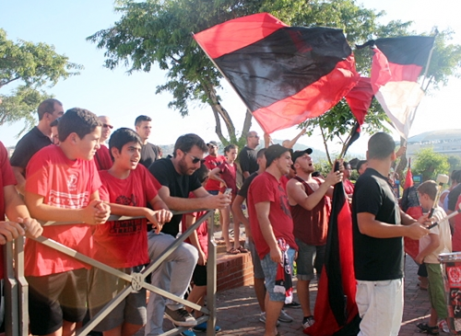 אוהדי קטמון באימון הפתיחה (צילום: אופק טוביה, באדיבות אתר הפועל קטמון ירושלים)