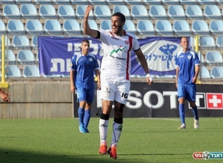 הלוי חוגג אשתקד מול הרצליה, בשנתיים הקרובות ישחק עמה (לירן דורף)