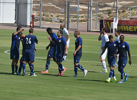 שחקני עפולה חוגגים את השני (קובי פורטל)