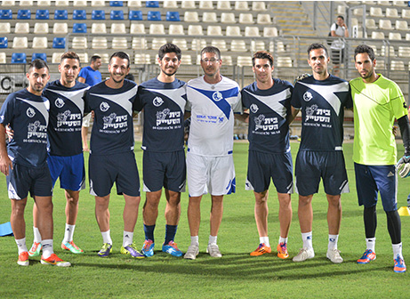 הרכש החדש יחד עם המאמן ברוך סער (קובי פורטל)