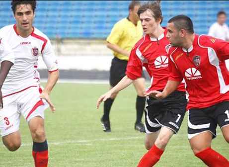 אדיר ממן (באדום)