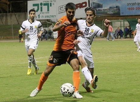 מתן בלסטרה (בכתום) (לירן דורף)