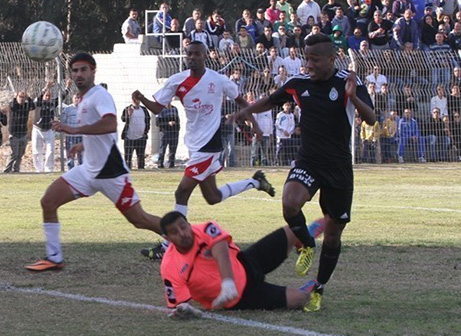 זלקה (בשחור), שחקנה החדש של דליה (שלומי גבאי)