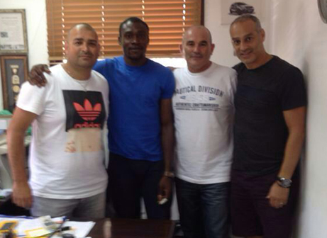 באבלולה במעמד החתימה