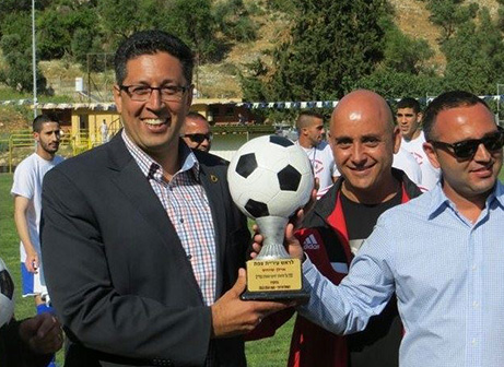 עזב את הקבוצה. חטיאל (מימין) עם אילן שוחט (משמאל)