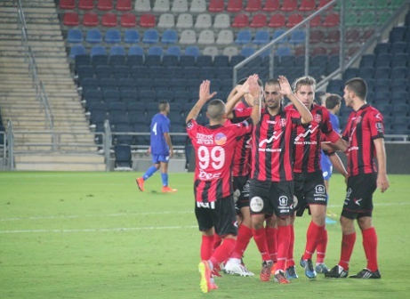 ספגו יתרון מביך, אבל בסיום אספו 3 נקודות. שחקני קטמון חוגגים (עדי אורן)