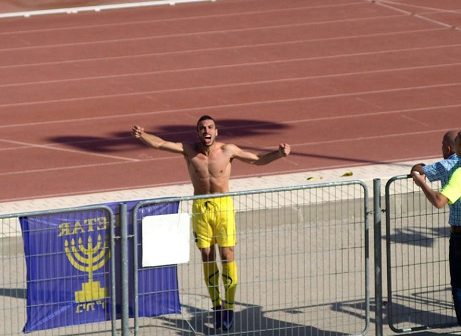 בישל את שער הניצחון. אמיר שוויקי (ברק בלוך)